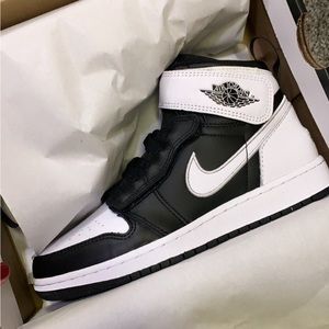 Air Jordan 1 FlyEase